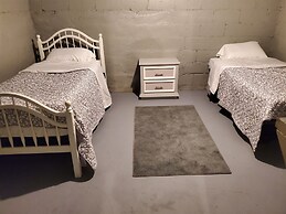 N Gladstone Rental Minutes to Downtown Perfect for Families or Busines