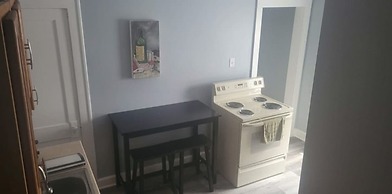 N Gladstone Rental Minutes to Downtown Perfect for Families or Busines