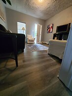 N Gladstone Rental Minutes to Downtown Perfect for Families or Busines