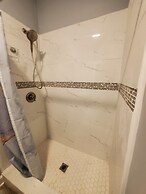 N Gladstone Rental Minutes to Downtown Perfect for Families or Busines