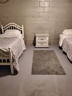 N Gladstone Rental Minutes to Downtown Perfect for Families or Busines