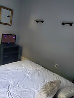 N Gladstone Rental Minutes to Downtown Perfect for Families or Busines