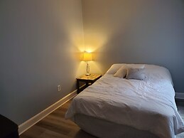 N Gladstone Rental Minutes to Downtown Perfect for Families or Busines