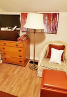 Room-fall Room 3min From Yale, And Other