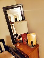 Room-fall Room 3min From Yale, And Other