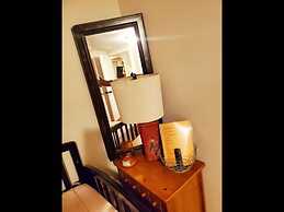 Room-fall Room 3min From Yale, And Other