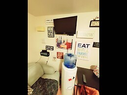 Room-fall Room 3min From Yale, And Other