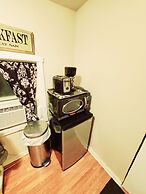 Room-fall Room 3min From Yale, And Other