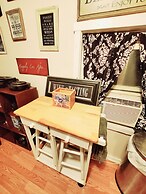 Room-fall Room 3min From Yale, And Other