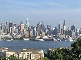 1 Lovely 2 Bedrooms Rental in West New York Nj