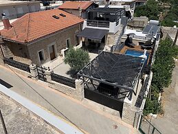 Thrapsano House at Iraklion Crete for up to 8 Persons