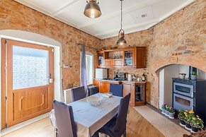 Thrapsano House at Iraklion Crete for up to 8 Persons