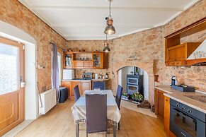 Thrapsano House at Iraklion Crete for up to 8 Persons