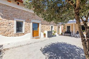 Thrapsano House at Iraklion Crete for up to 8 Persons