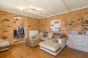Thrapsano House at Iraklion Crete for up to 8 Persons