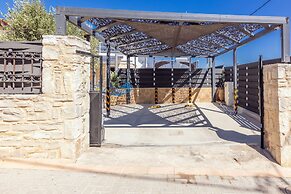 Thrapsano House at Iraklion Crete for up to 8 Persons