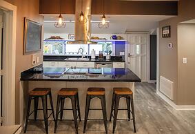 Family Home With Private Pool & Yard Only 24 Mi to Disney