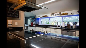 Family Home With Private Pool & Yard Only 24 Mi to Disney