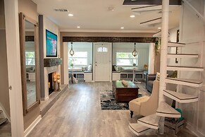 Family Home With Private Pool & Yard Only 24 Mi to Disney