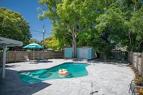 Family Home With Private Pool & Yard Only 24 Mi to Disney