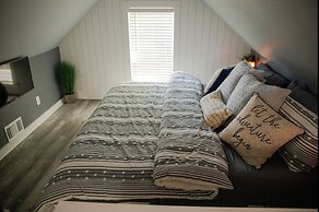 Family Home With Private Pool & Yard Only 24 Mi to Disney