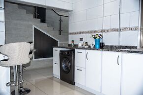 Lusaka Luxe - Your Private Oasis Awaits in the Heart of Zambia