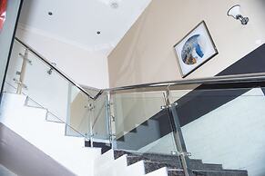 Lusaka Luxe - Your Private Oasis Awaits in the Heart of Zambia