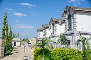 Lusaka Luxe - Your Private Oasis Awaits in the Heart of Zambia