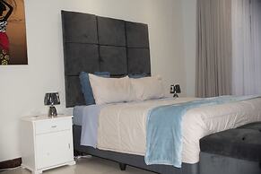 Lusaka Luxe - Your Private Oasis Awaits in the Heart of Zambia