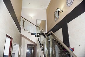 Lusaka Luxe - Your Private Oasis Awaits in the Heart of Zambia