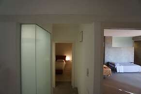 Burdi House Apartment Surrounded by Greenery and Tranquility Near the 