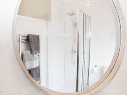 Gerrard House Apartment