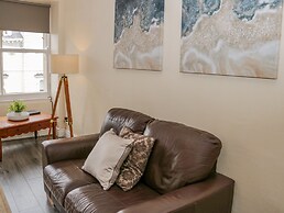 Gerrard House Apartment