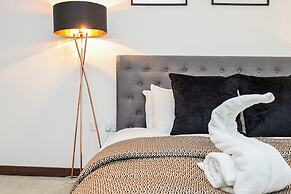 Modern Apartment w/ Balcony by MSS