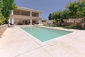 Blue Sky Villa in Crete