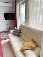 A Stroll to the Acropolis Athenian Homes