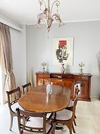 A Stroll to the Acropolis Athenian Homes