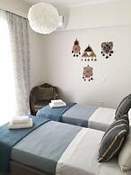 A Stroll to the Acropolis Athenian Homes