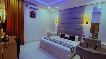 OLYMPUS HOTEL & SUITES