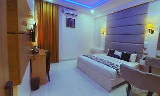 OLYMPUS HOTEL & SUITES