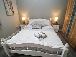 Pebble Lodge