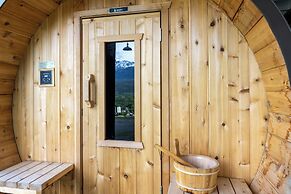 Golden Mountain View Suites