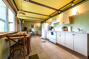 Golden Mountain View Suites