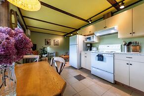 Golden Mountain View Suites