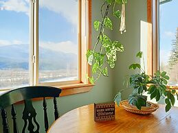 Golden Mountain View Suites