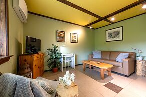 Golden Mountain View Suites