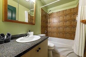 Golden Mountain View Suites