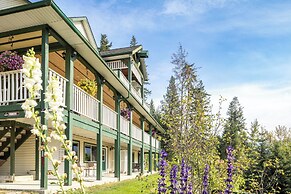 Golden Mountain View Suites