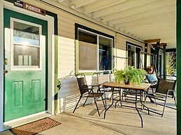 Golden Mountain View Suites