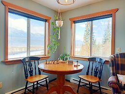 Golden Mountain View Suites